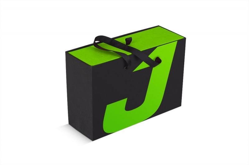 Кашированная коробка-пенал с ручками для подарочного набора в Москве, производство на заказ