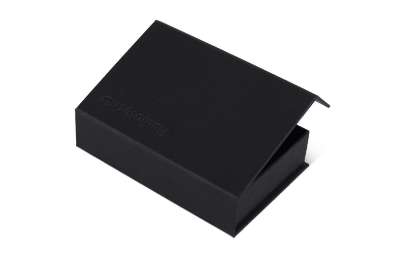 Брендированная коробка с клапаном на магните в Москве, производство на заказ