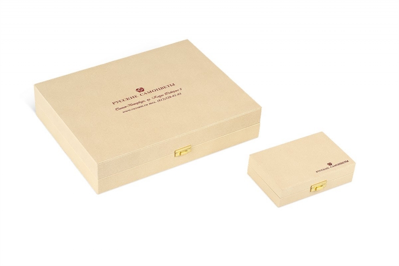 Деревянный презентер для образцов ювелирных изделий в Москве, производство на заказ