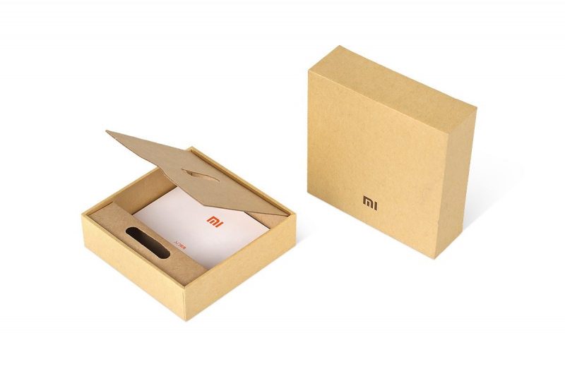 Брендированная коробка крышка-дно для фитнес-браслета в Москве, производство на заказ