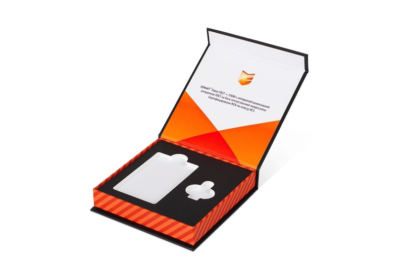 Кашированная коробка с клапаном на магните для смарт-карты и токена в Москве, производство на заказ