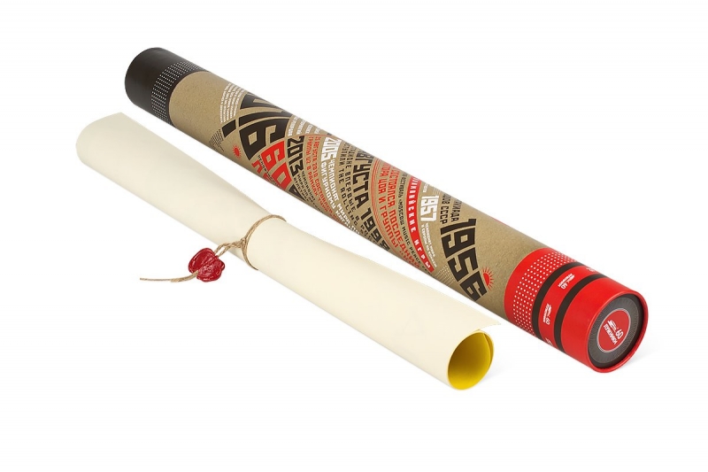 Подарочный тубус с двумя крышками для плаката к юбилею в Москве, производство на заказ