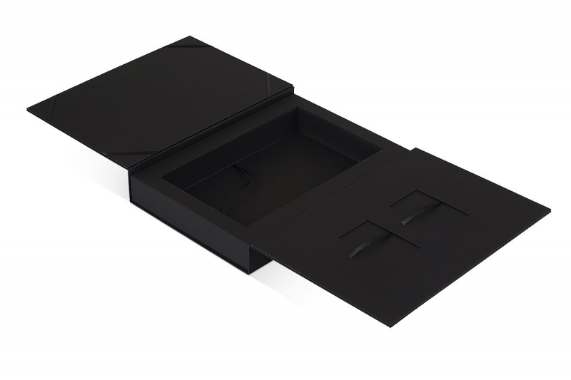 Эксклюзивная коробка-книжка в футляре для пластиковых карт, сертификата и комплекта буклетов в Москве, производство на заказ