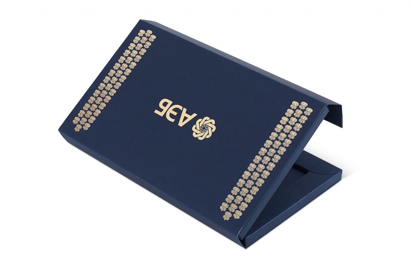 Картонная коробочка для банковской карты и документации в Москве, производство на заказ