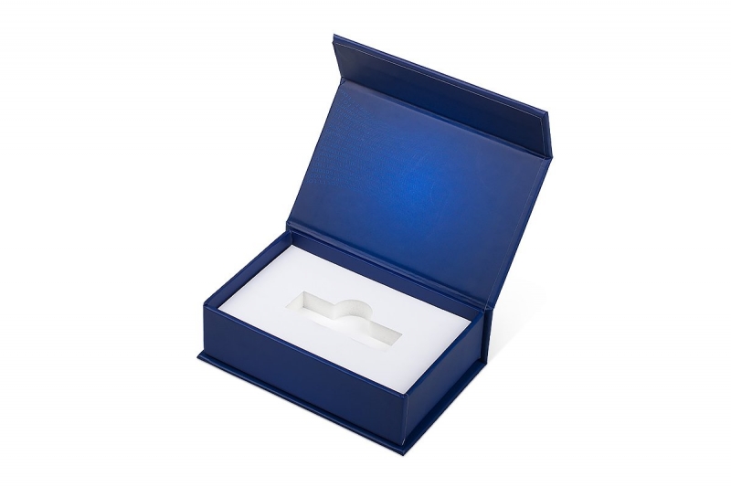 Кашированная коробка на магните в Москве, производство на заказ