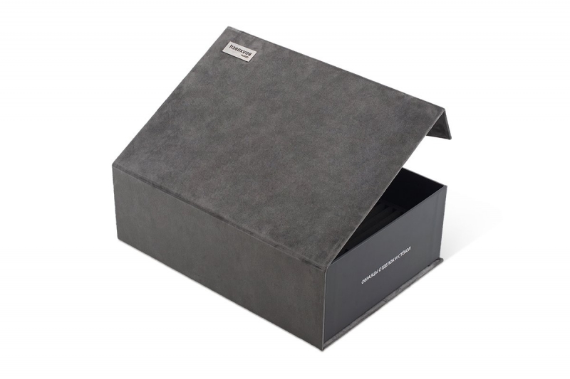 Коробка с клапаном на магните для образцов продукции в Москве, производство на заказ