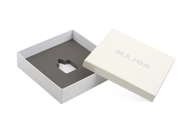 Кашированная коробка крышка-дно с изолоновым ложементом для настенных часов в Москве, производство на заказ