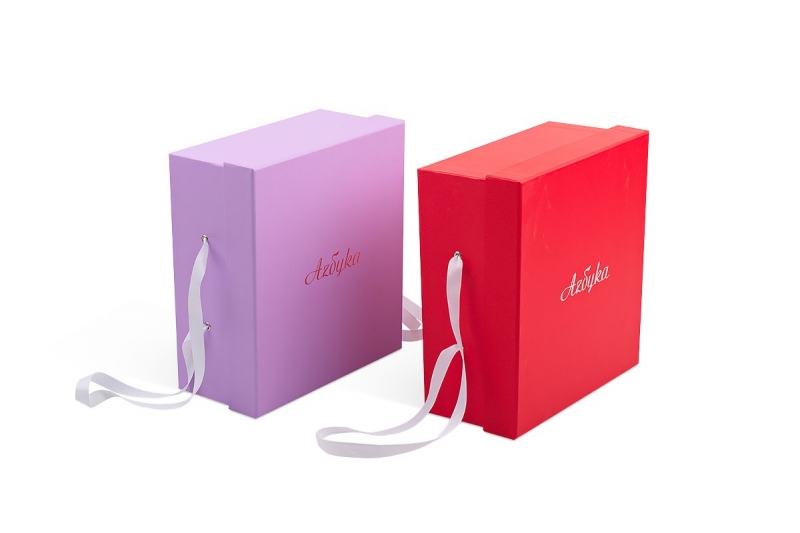 Комплект кашированных коробок с веревочными ручками в Москве, производство на заказ