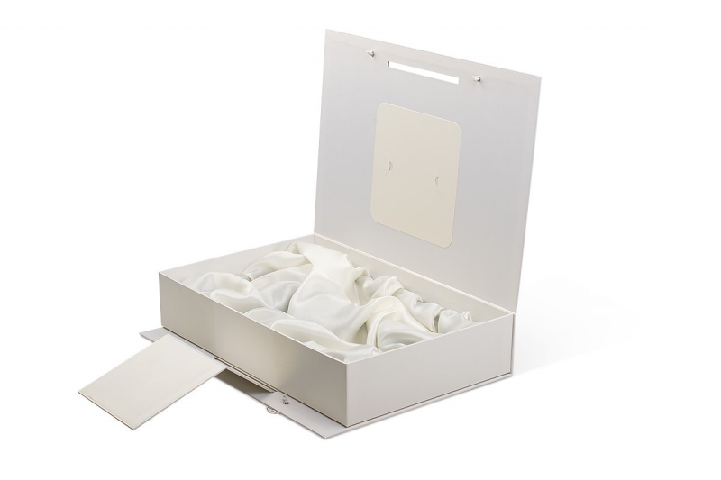 Кашированный чемодан для подарочного набора в Москве, производство на заказ