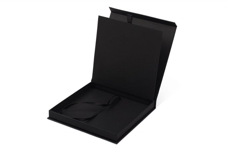 Visa — Брендированная коробка-книжка с клапаном на магните для пластиковой карты и буклета — Банк Русский Стандарт в Москве, производство на заказ