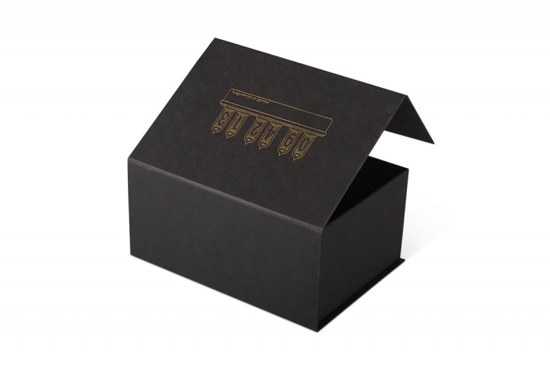 Кашированная коробка с клапаном на магните для часов в Москве, производство на заказ