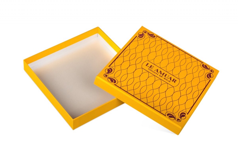 Фирменная коробка крышка-дно для изделий из шелка в Москве, производство на заказ