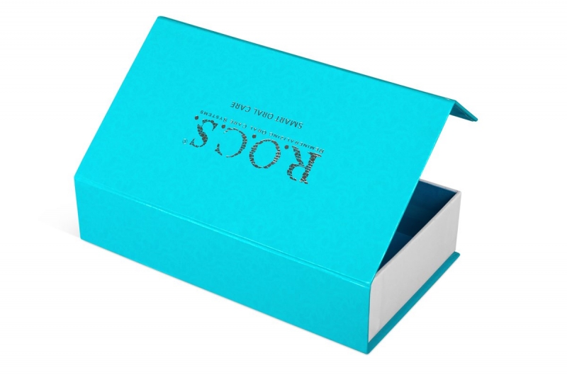 Кашированная коробка с клапаном на магните для образцов продукции - ROCS в Москве, производство на заказ