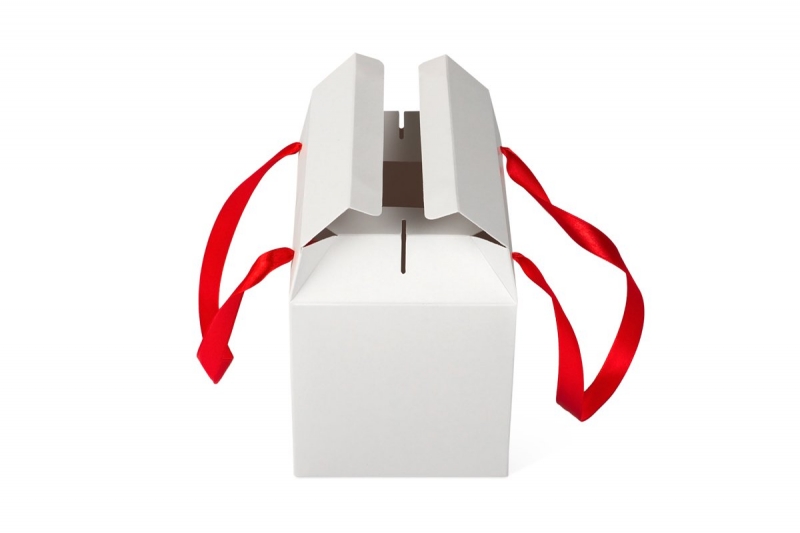 Картонная коробка-пакет для конфет в Москве, производство на заказ