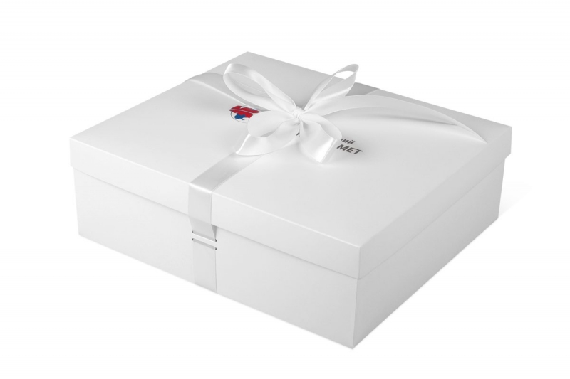 Самосборная коробка с лентами в подарочном пакете в Москве, производство на заказ