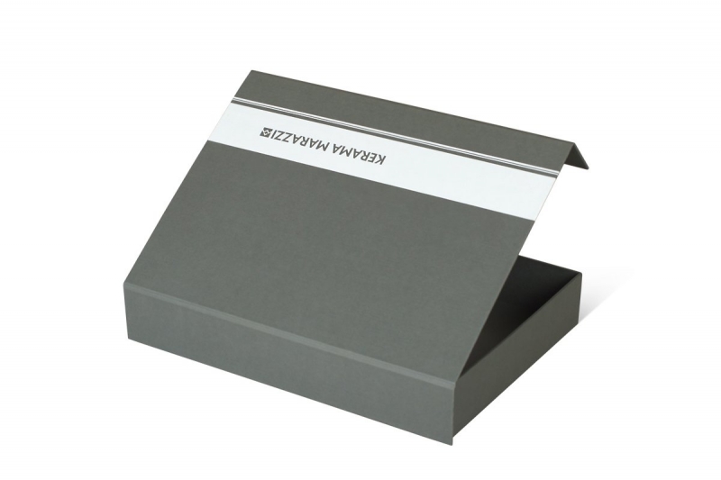 Брендированная коробка с клапаном на магните для каталогов в Москве, производство на заказ