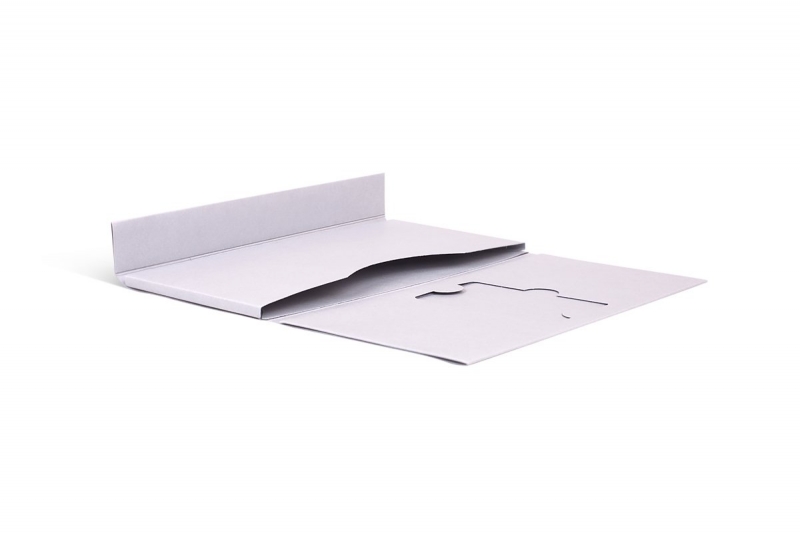 Упаковка для пластиковой карты из дизайнерского картона в Москве, производство на заказ