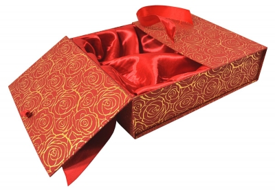 Кашированная коробка с атласным ложементом для подарочного набора в Москве – производство на заказ