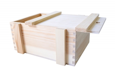 экологичная деревянная коробка-пенал для сувениров