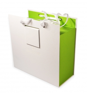 Коробка-портфель с логотипом для подарочного набора в Москве – производство на заказ