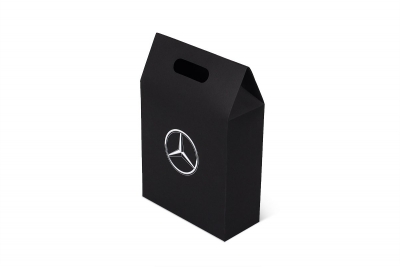Подарочная коробка-пакет из дизайнерского картона — Daimler AG в Москве – производство на заказ