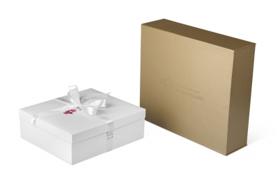 Комплект подарочных коробок в пакетах в Москве – производство на заказ